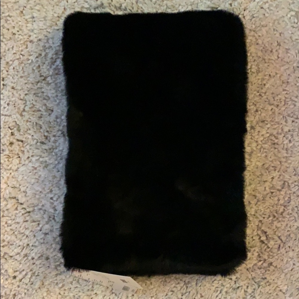 COPY - NWT - UNIQLO Faux Fur Scarf/Neck Wrap - Picture 4 of 7